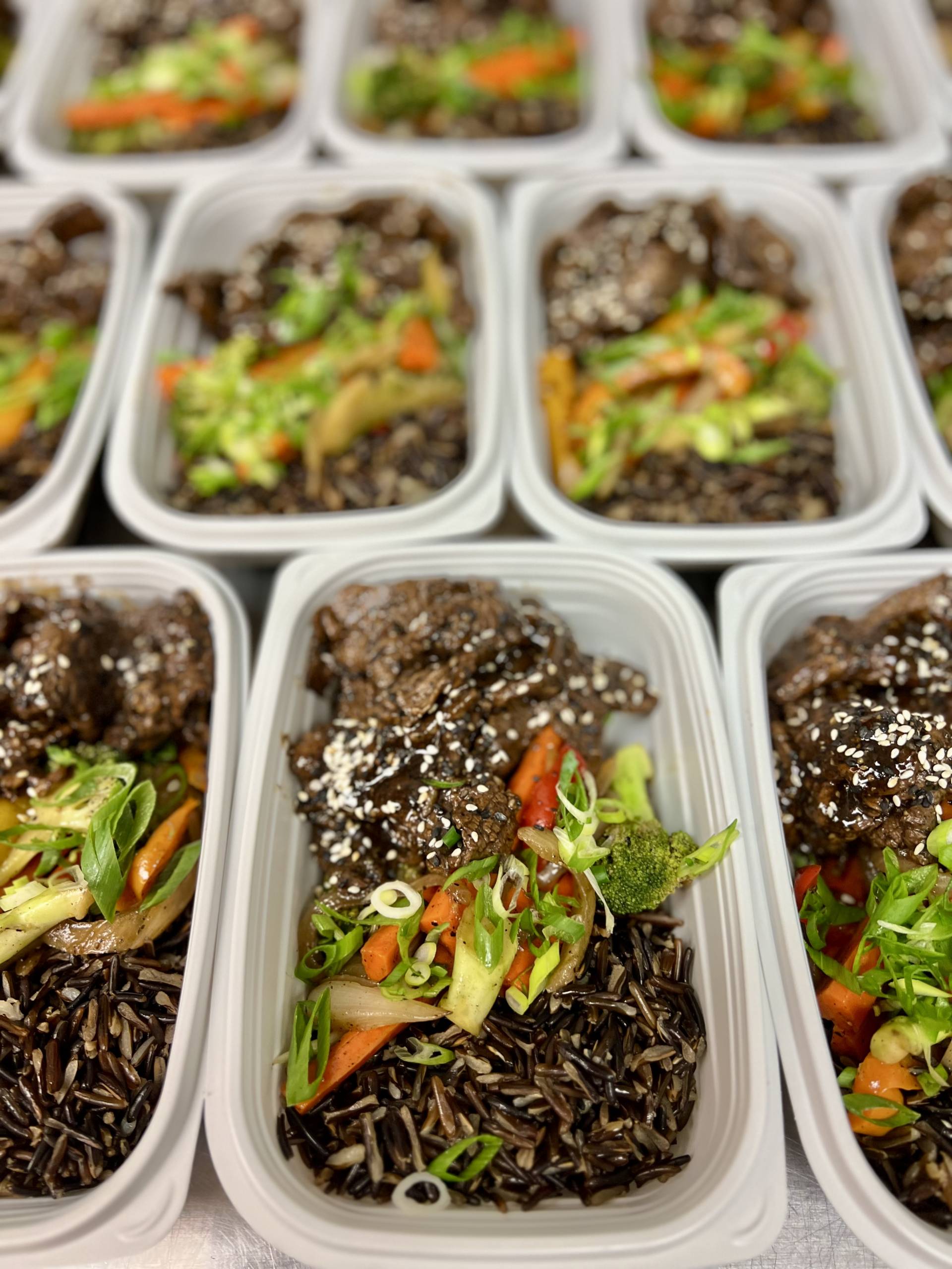 Black Pepper Beef with Market Veggie Stirfry and Brown Rice